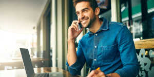 ¿Por qué es importante contestar todos los mensajes que llegan al área de atención al cliente?